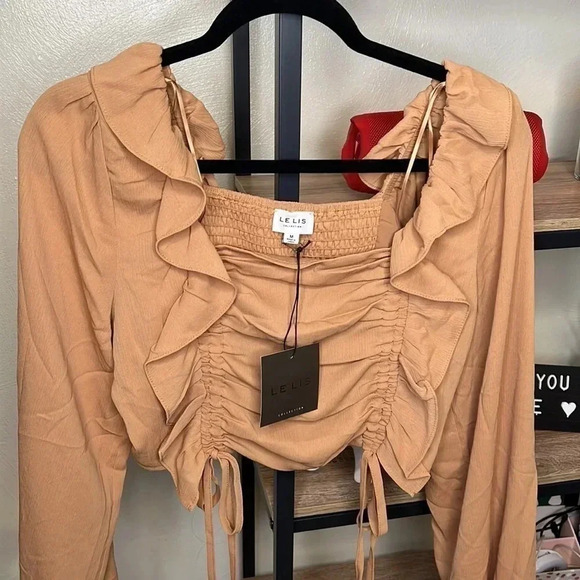LE Lis NWT Cropped Ruched Tie Blouse - Picture 2 of 4